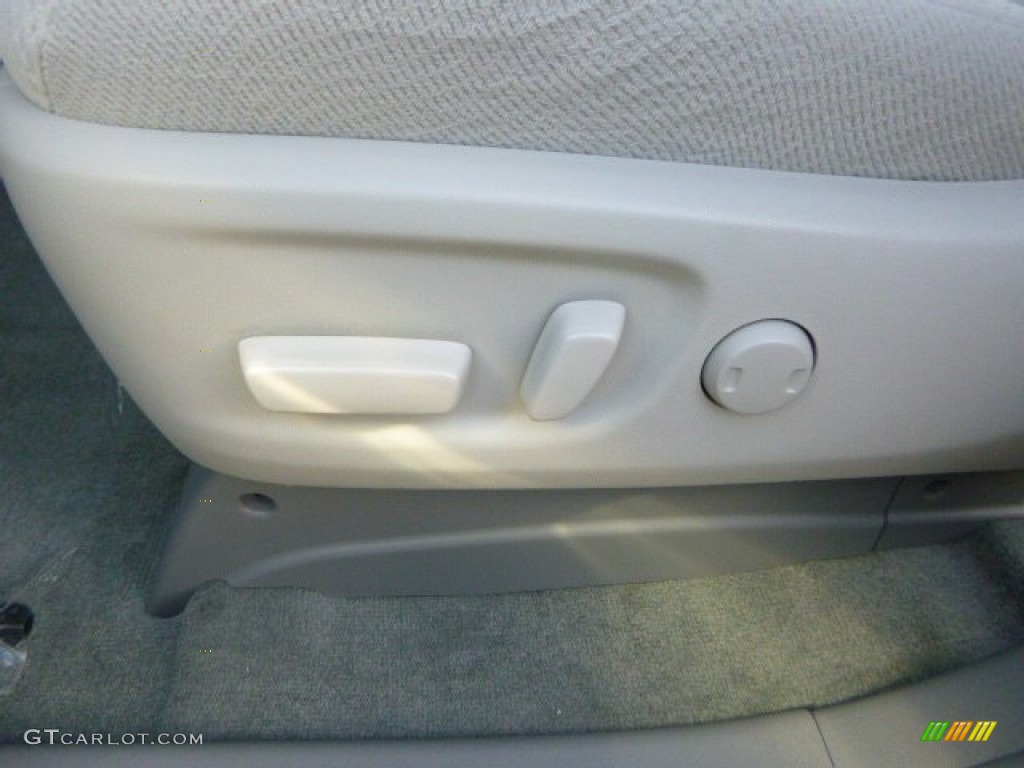 2014 Sienna LE AWD - Silver Sky Metallic / Light Gray photo #16