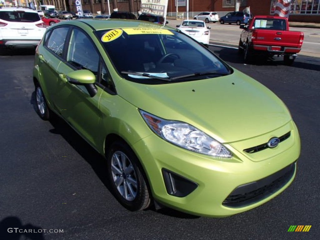 2013 Fiesta SE Hatchback - Lime Squeeze / Charcoal Black photo #2