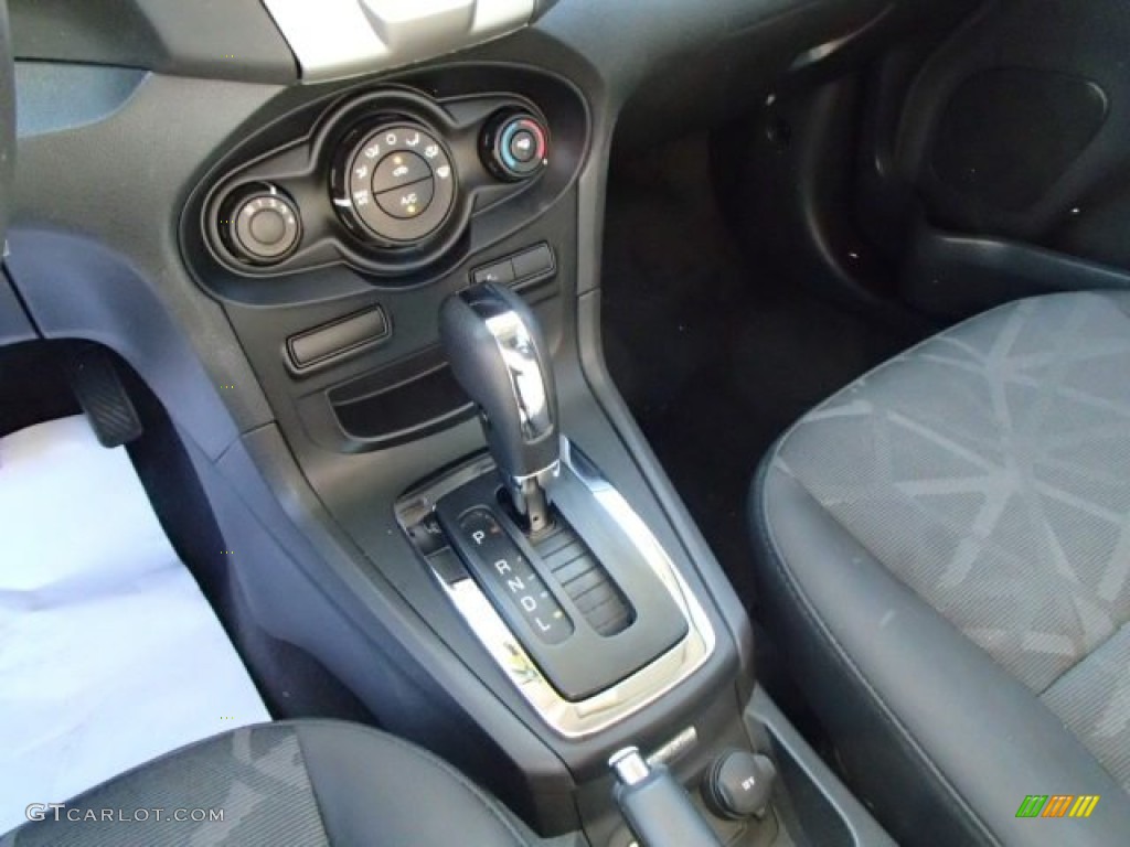 2013 Fiesta SE Hatchback - Lime Squeeze / Charcoal Black photo #17