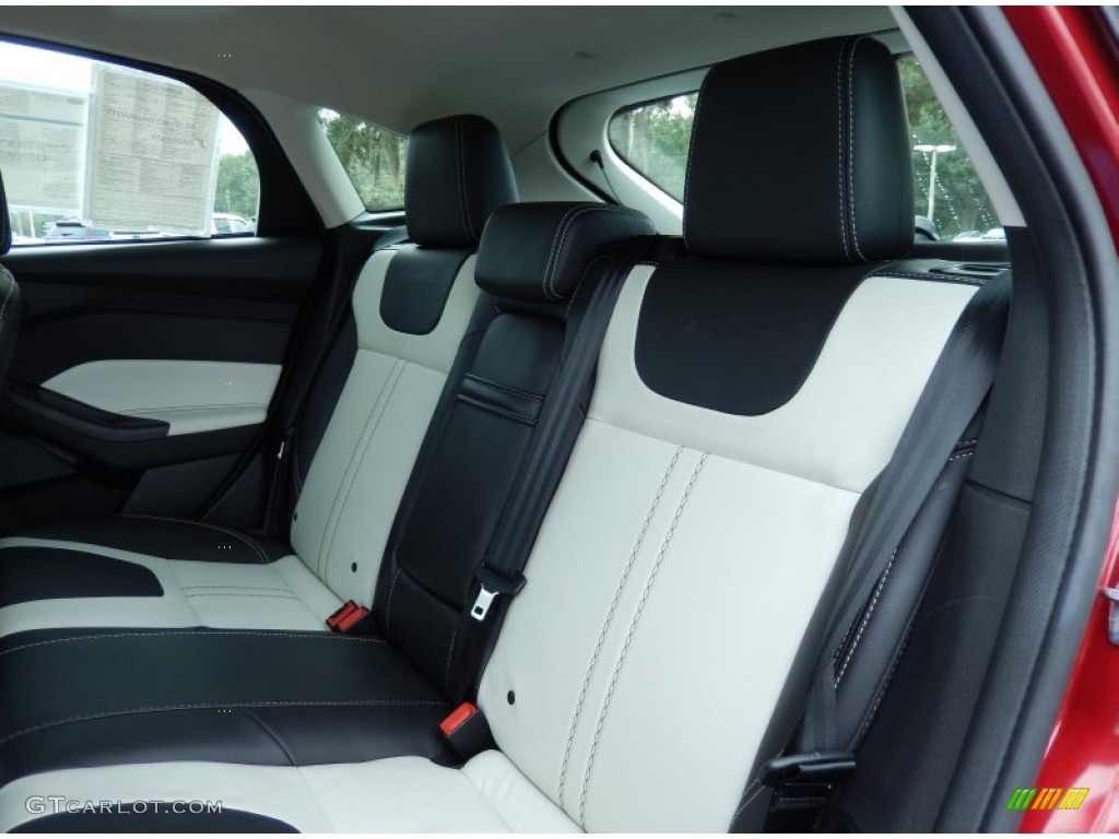 2013 Ford Focus SE Hatchback Rear Seat Photos