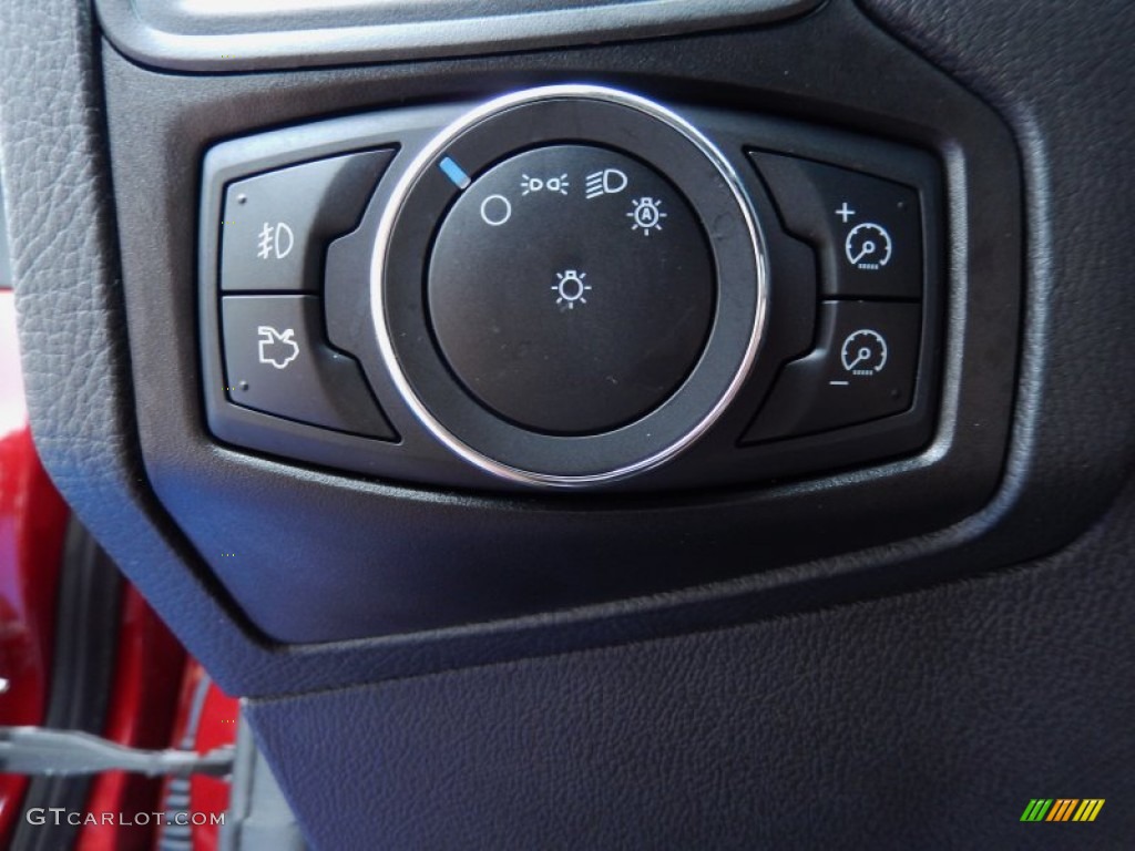2013 Ford Focus SE Hatchback Controls Photo #87108927