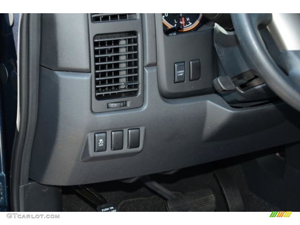 2013 Titan SV Crew Cab - Graphite Blue / Charcoal photo #18