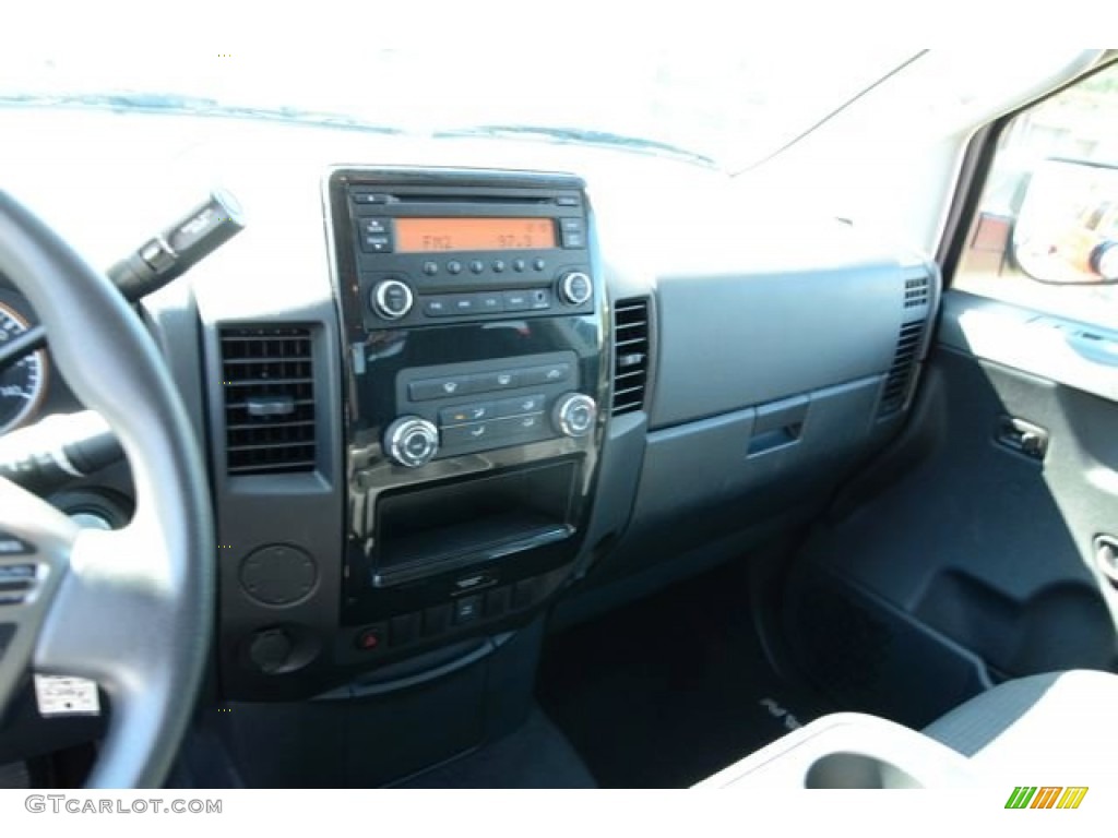 2013 Titan SV Crew Cab - Graphite Blue / Charcoal photo #24