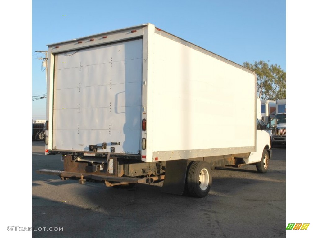 2005 Savana Cutaway 3500 Commercial Moving Truck - Summit White / Pewter photo #3