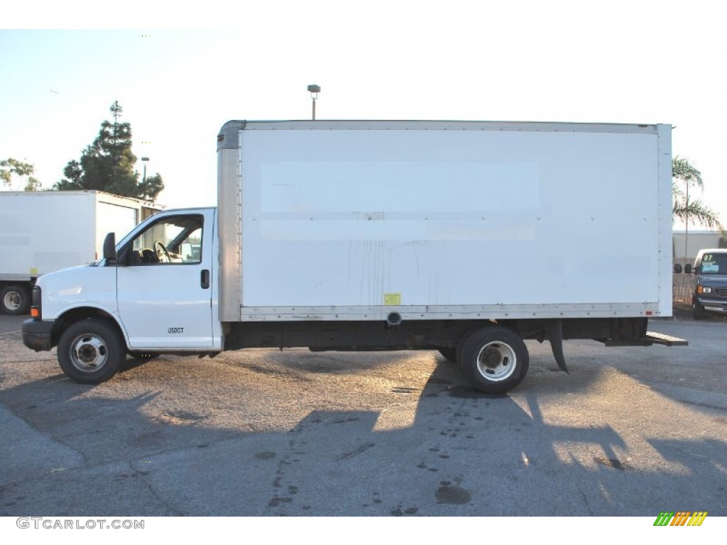 2005 Savana Cutaway 3500 Commercial Moving Truck - Summit White / Pewter photo #7