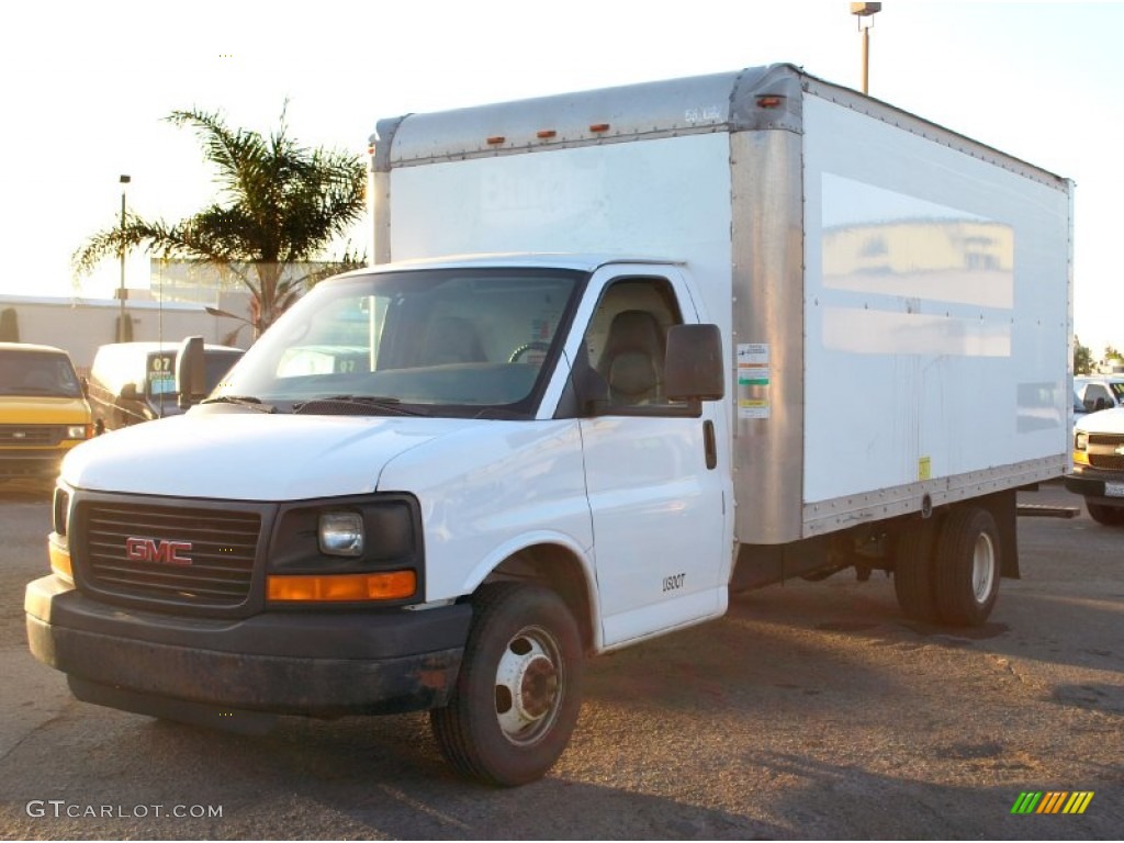 2005 Savana Cutaway 3500 Commercial Moving Truck - Summit White / Pewter photo #8
