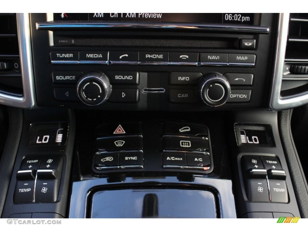2014 Porsche Cayenne S Controls Photo #87114804