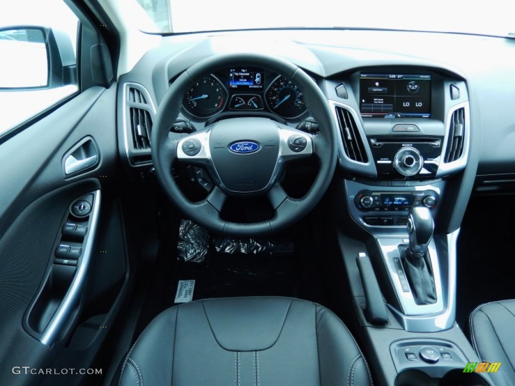 2014 Ford Focus Titanium Hatchback Dashboard Photos