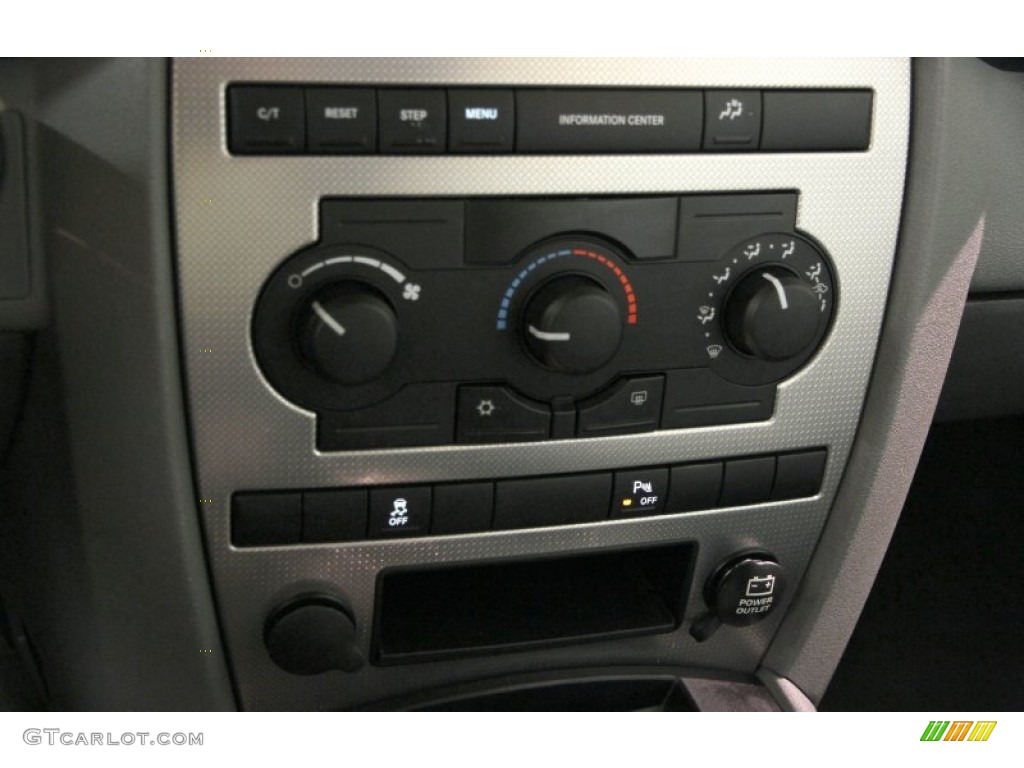 2006 Jeep Commander 4x4 Controls Photo #87119160