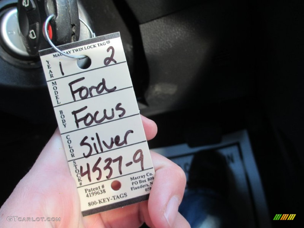 2012 Focus SEL 5-Door - Ingot Silver Metallic / Charcoal Black photo #17