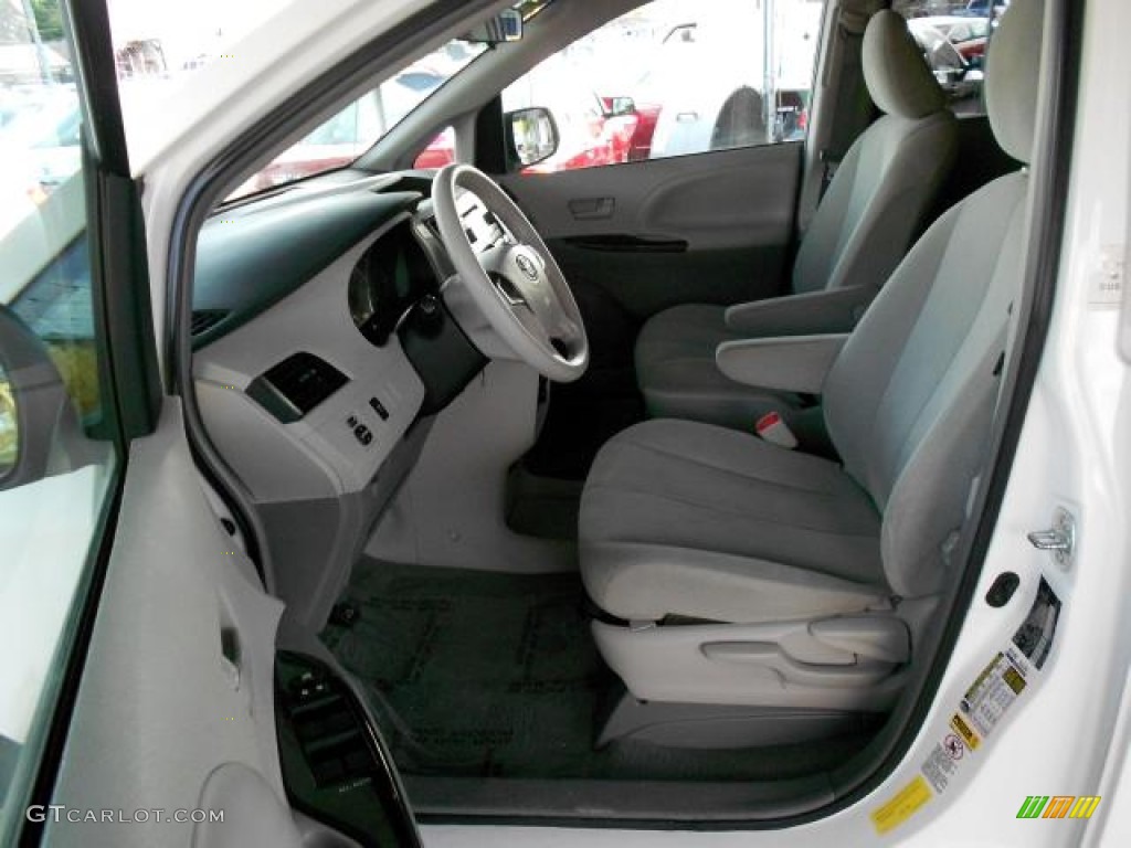 2011 Sienna V6 - Super White / Light Gray photo #8