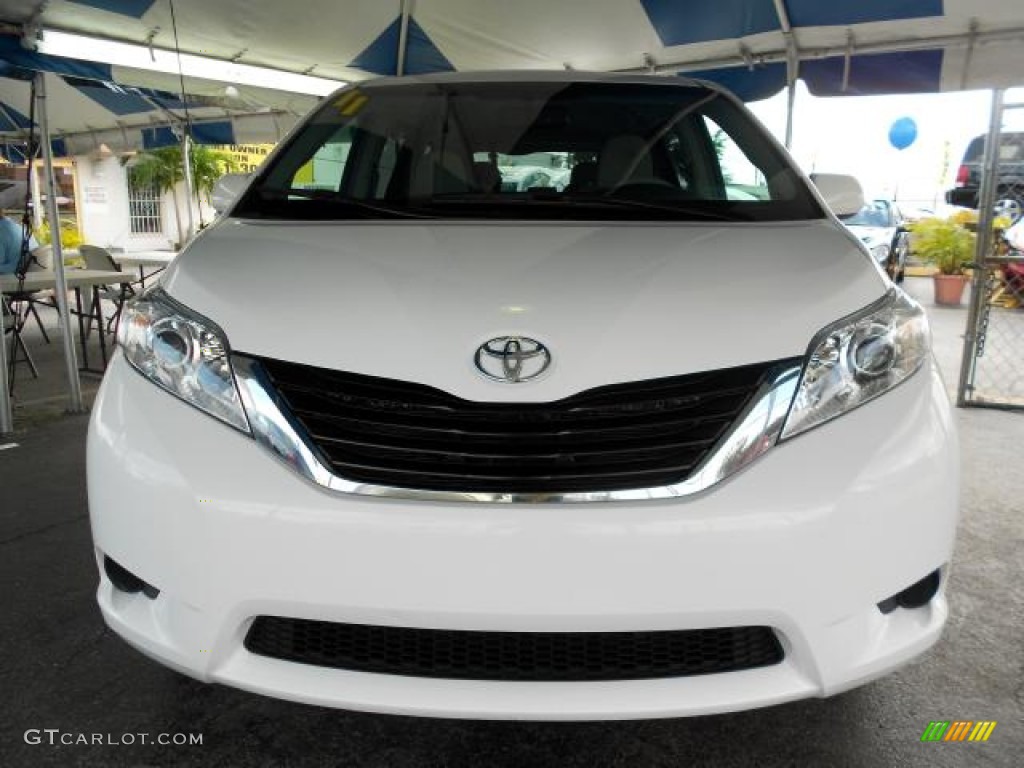 2011 Sienna LE - Super White / Light Gray photo #2