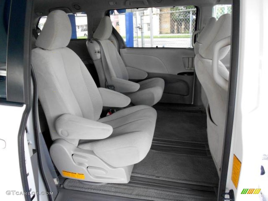 2011 Sienna LE - Super White / Light Gray photo #11