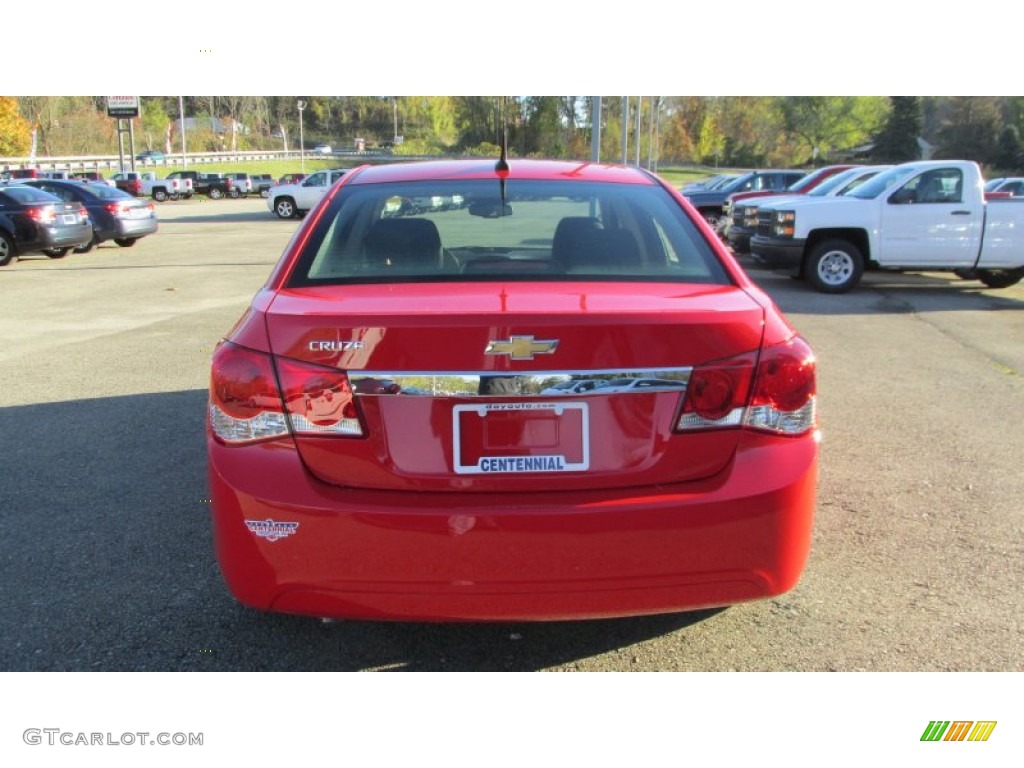 2014 Cruze LS - Red Hot / Jet Black/Medium Titanium photo #5
