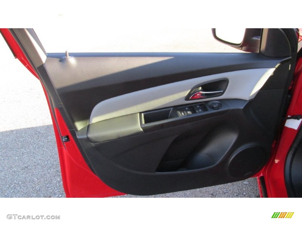2014 Cruze LS - Red Hot / Jet Black/Medium Titanium photo #10