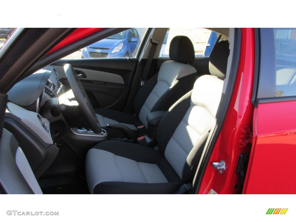 2014 Cruze LS - Red Hot / Jet Black/Medium Titanium photo #11