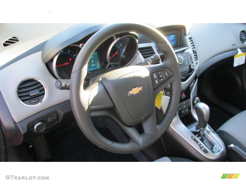 2014 Cruze LS - Red Hot / Jet Black/Medium Titanium photo #13