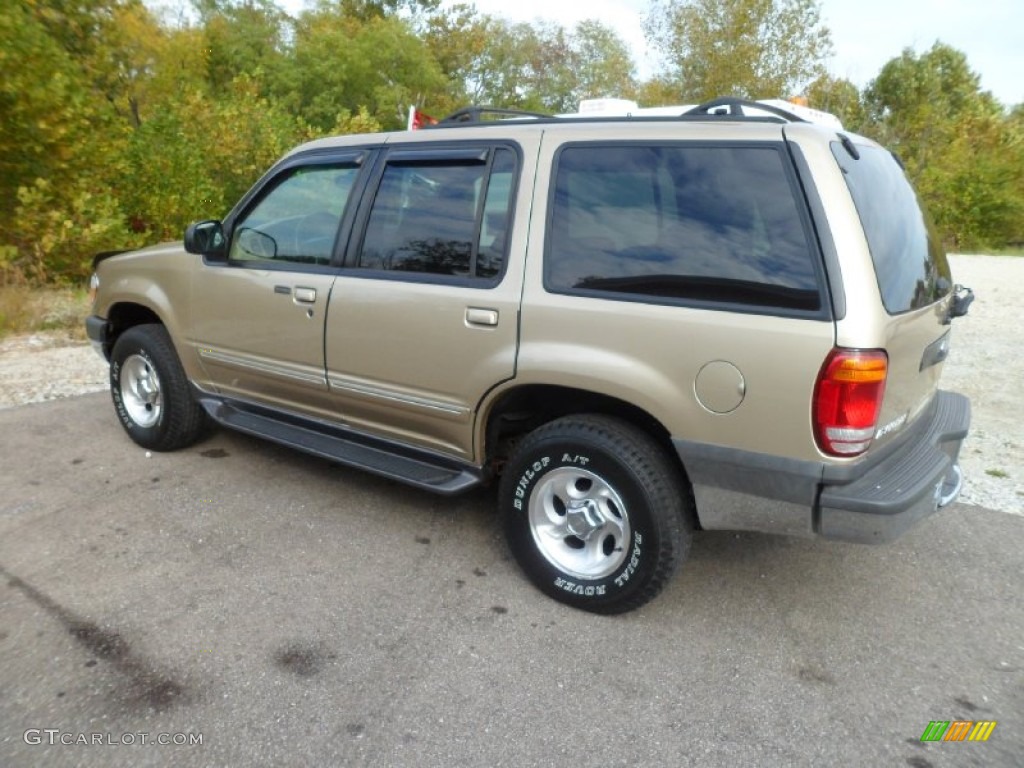 2000 Explorer XLT 4x4 - Harvest Gold Metallic / Medium Prairie Tan photo #5