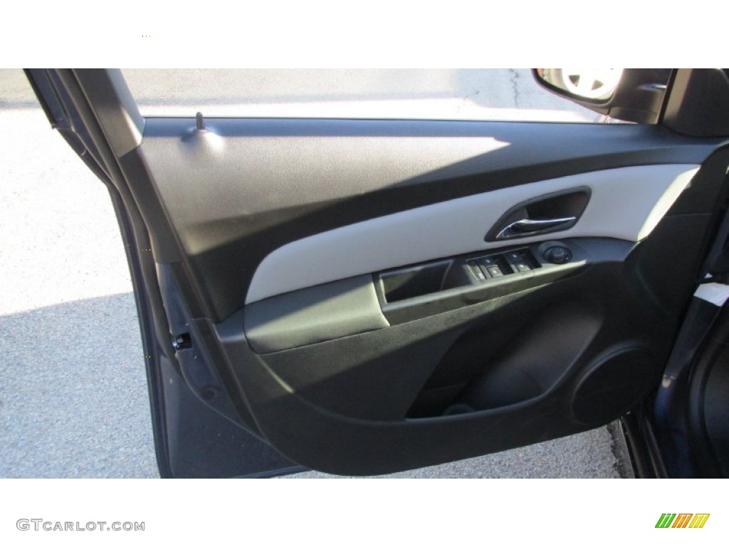 2014 Cruze LS - Atlantis Blue Metallic / Jet Black/Medium Titanium photo #9