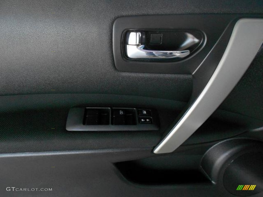 2011 Rogue S AWD - Silver Ice Metallic / Black photo #25