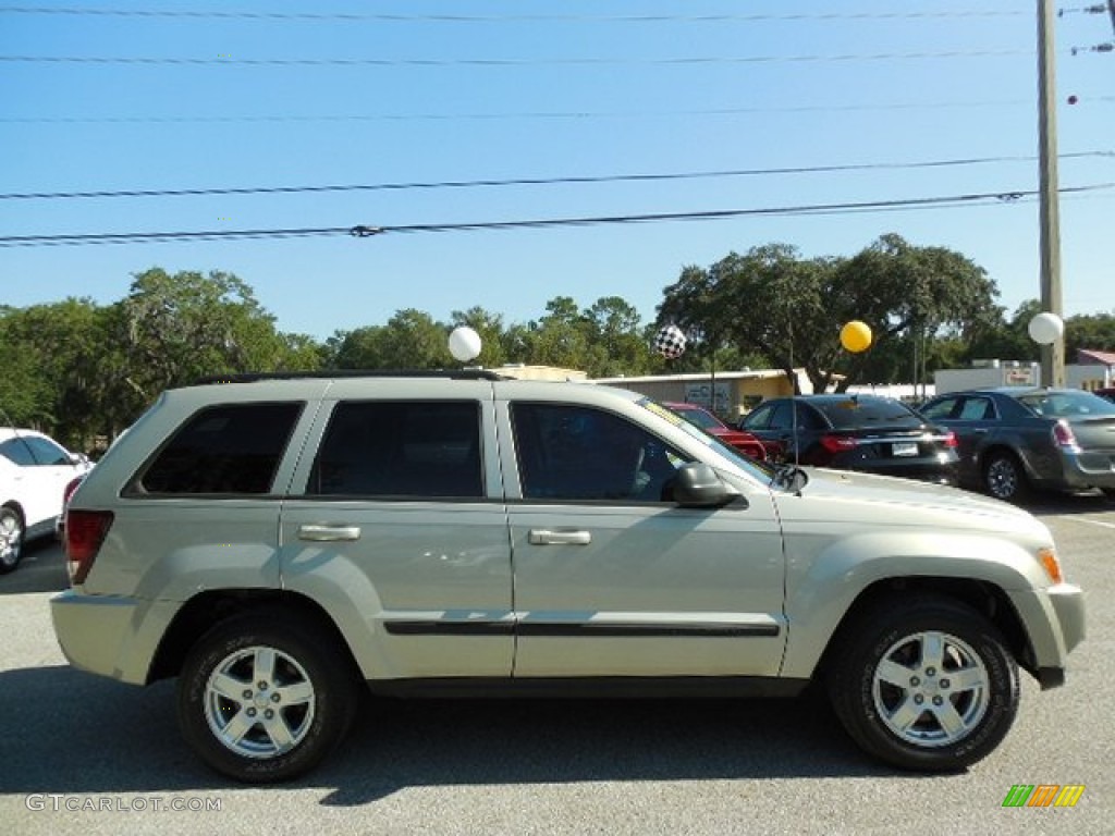 2007 Grand Cherokee Laredo - Light Graystone Pearl / Khaki photo #10