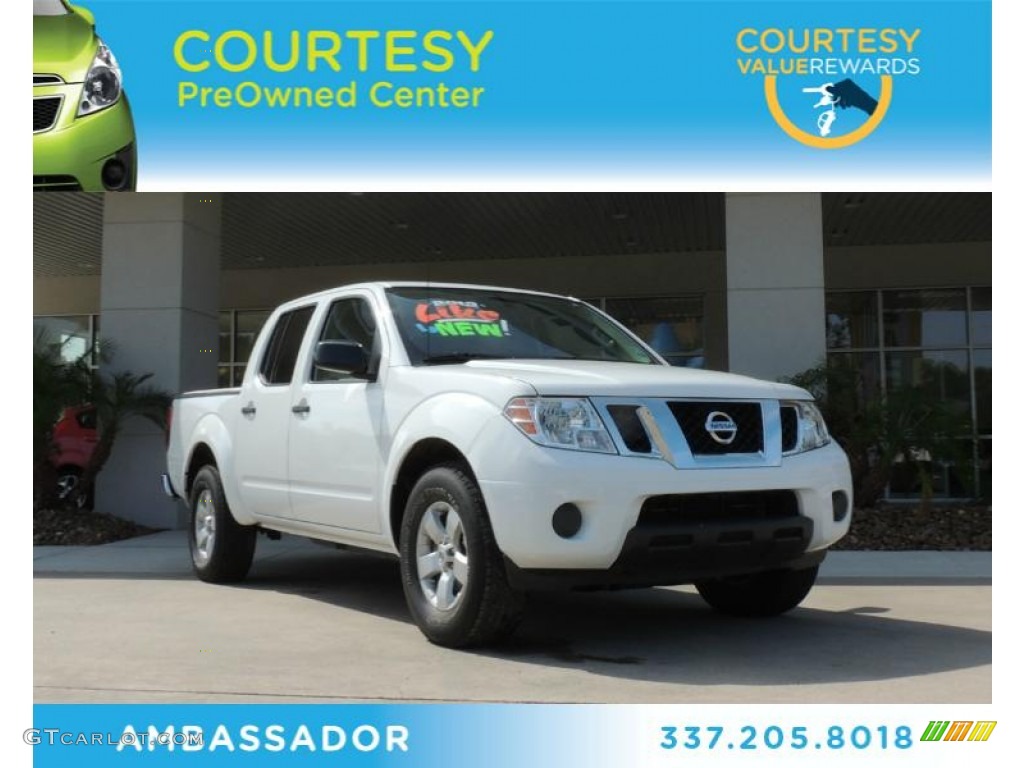 Avalanche White Nissan Frontier