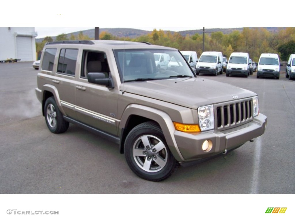 2006 Commander 4x4 - Light Khaki Metallic / Khaki photo #3