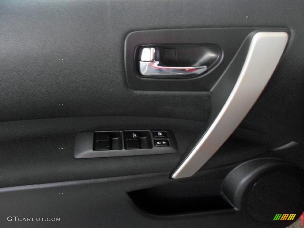 2011 Rogue S AWD Krom Edition - Cayenne Red / Gray photo #26