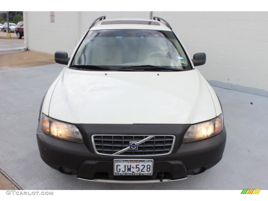 2001 V70 XC AWD - White / Beige photo #2