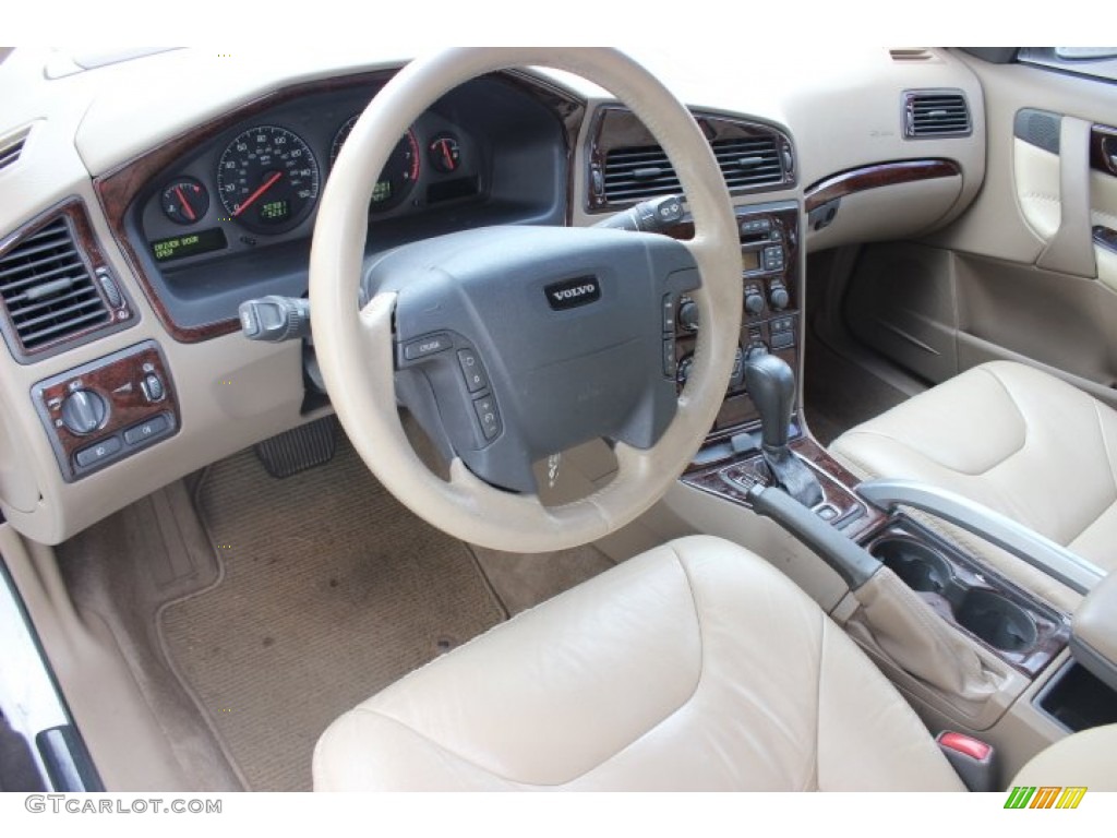 2001 V70 XC AWD - White / Beige photo #9