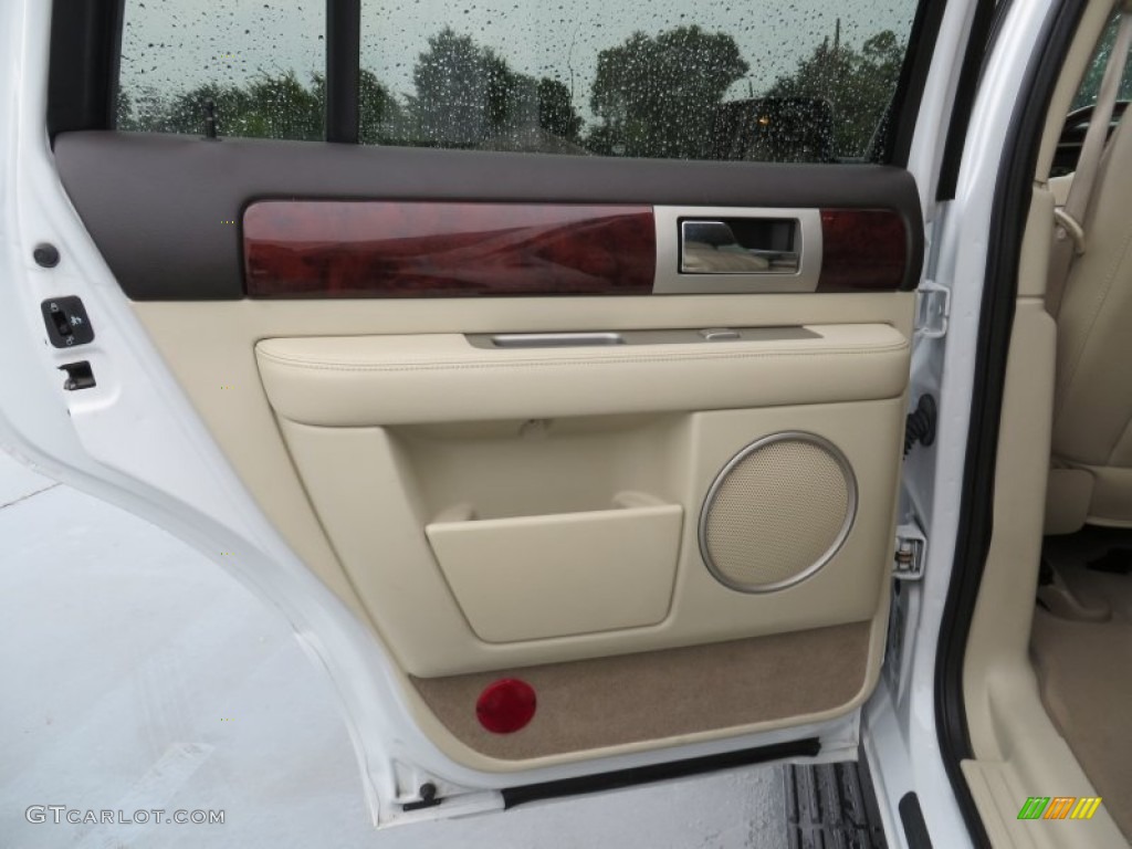 2003 Navigator Luxury - Oxford White / Light Parchment photo #36