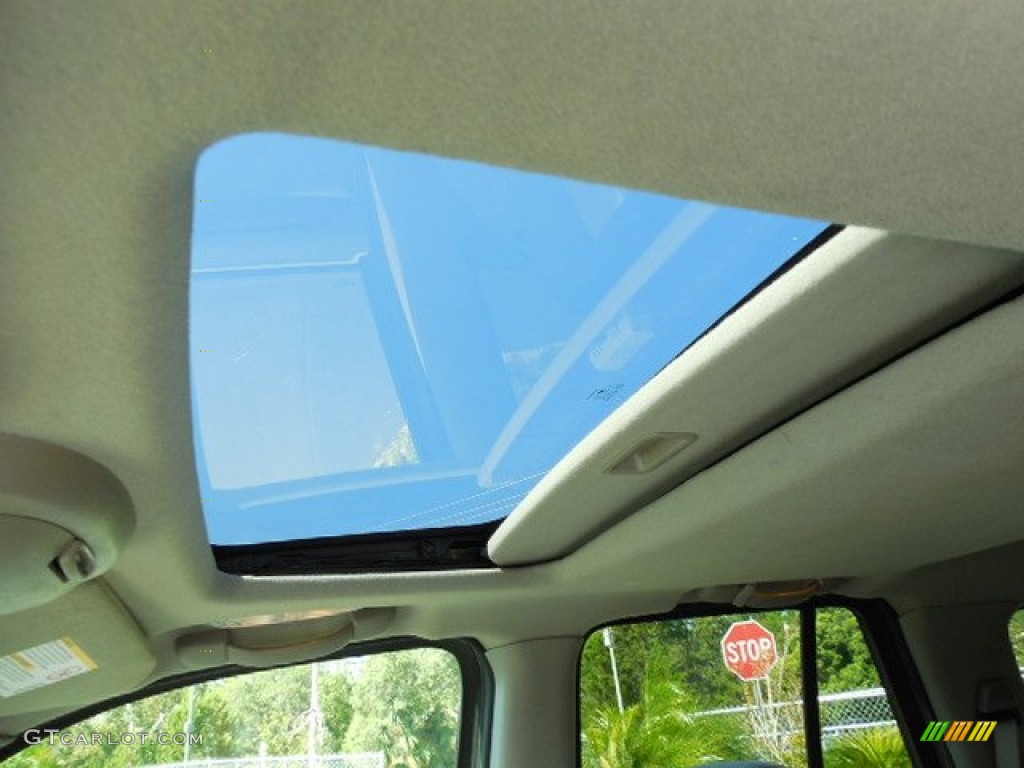 2004 Envoy SLT - Silver Green Metallic / Medium Pewter photo #22