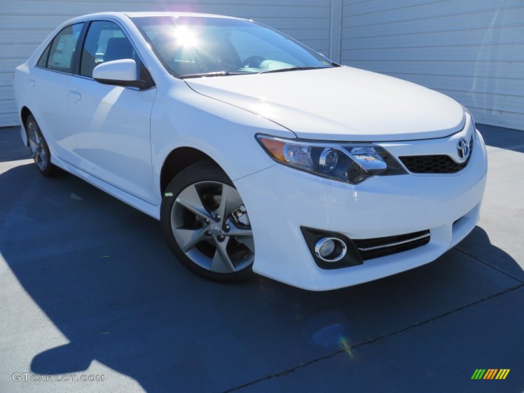 2014 Camry SE - Super White / Black photo #1
