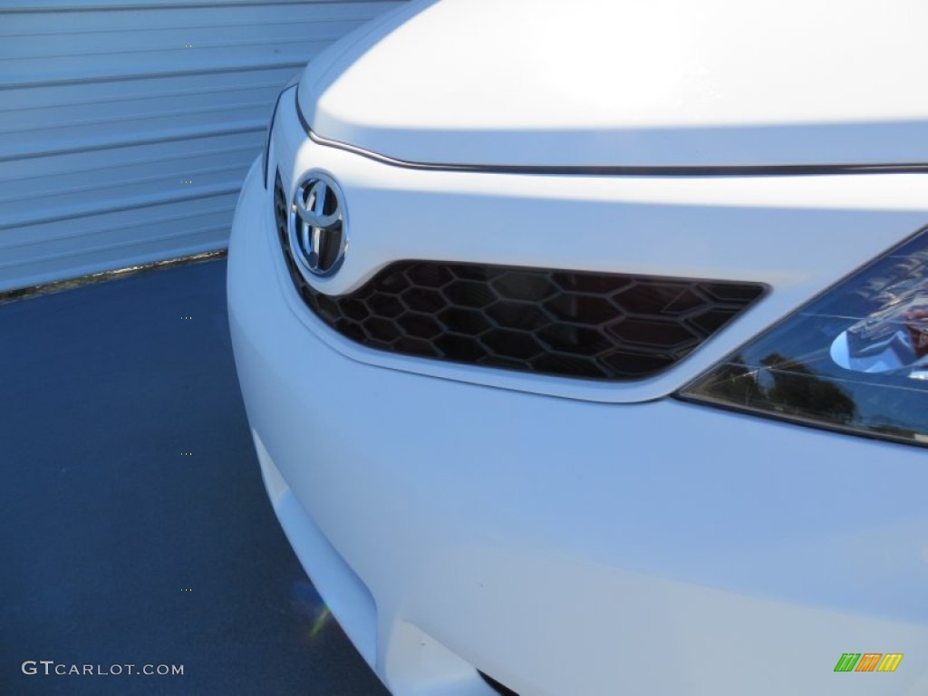 2014 Camry SE - Super White / Black photo #10