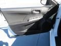 2014 Super White Toyota Camry SE  photo #22