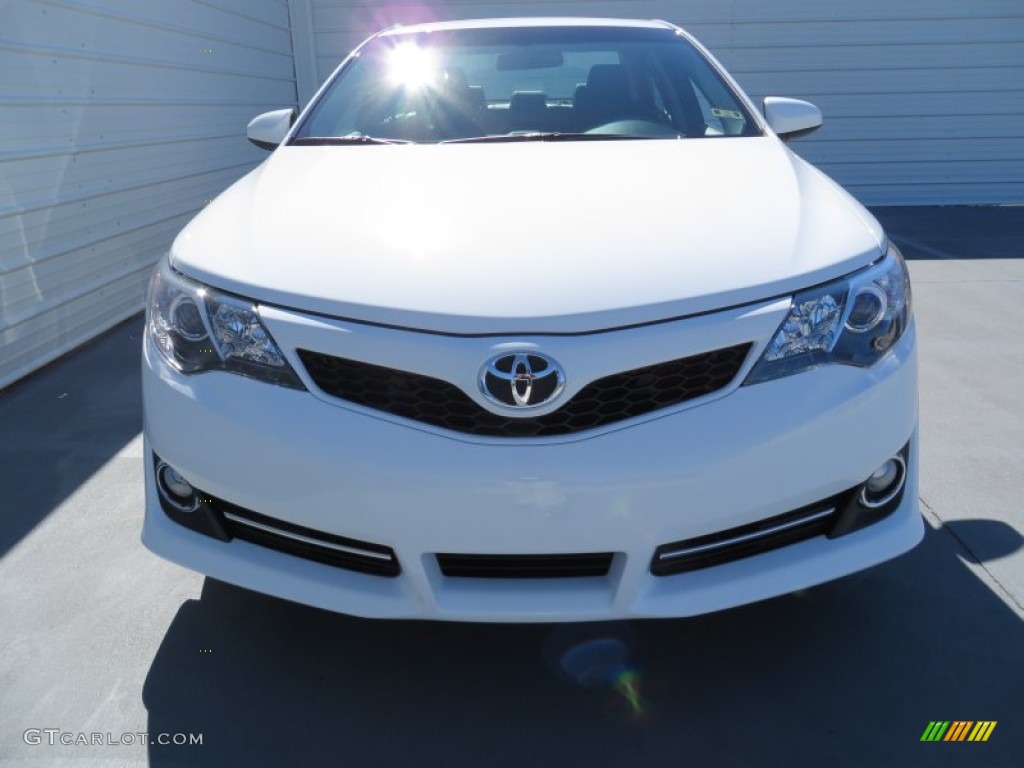 2014 Camry SE - Super White / Black/Ash photo #8