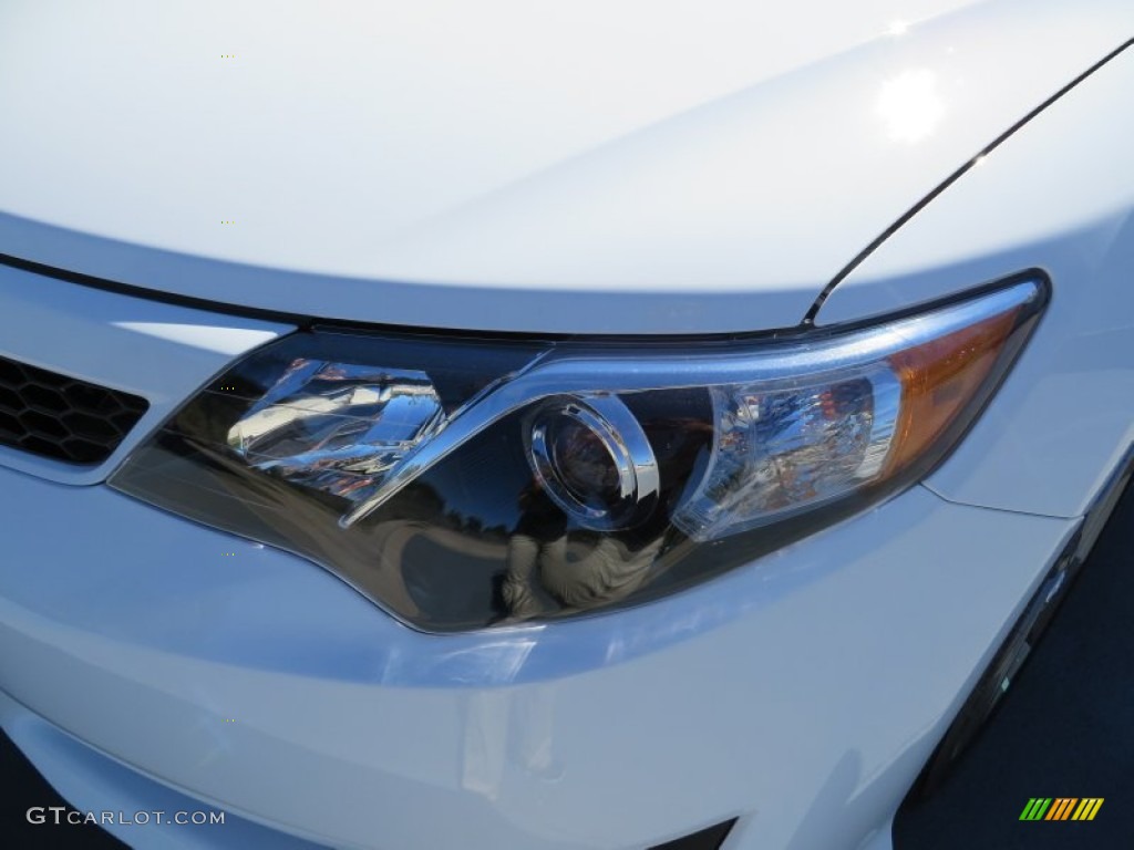 2014 Camry SE - Super White / Black/Ash photo #9