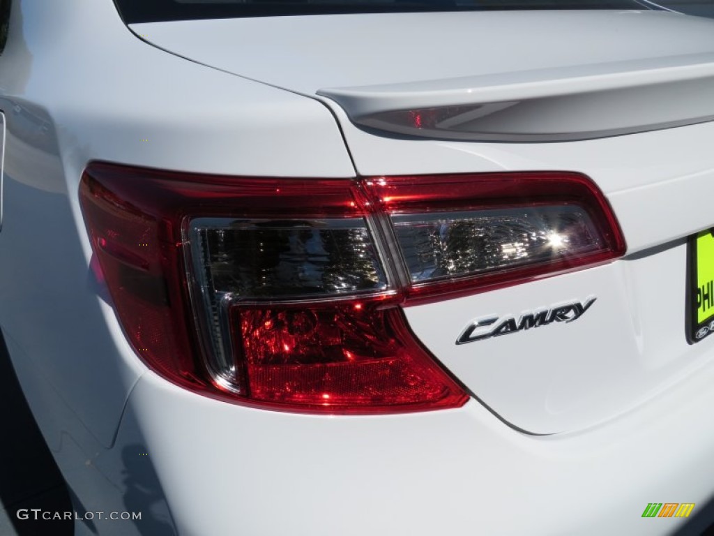 2014 Camry SE - Super White / Black/Ash photo #13