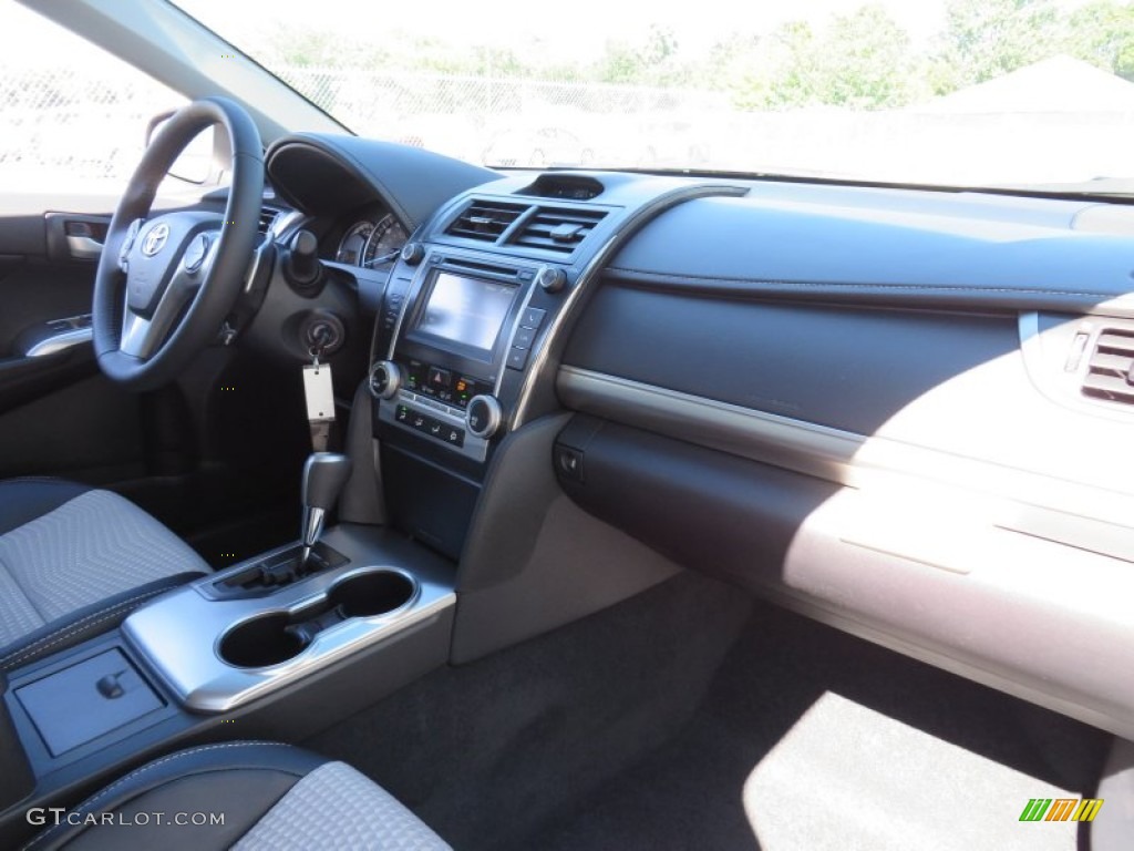 2014 Camry SE - Super White / Black/Ash photo #18
