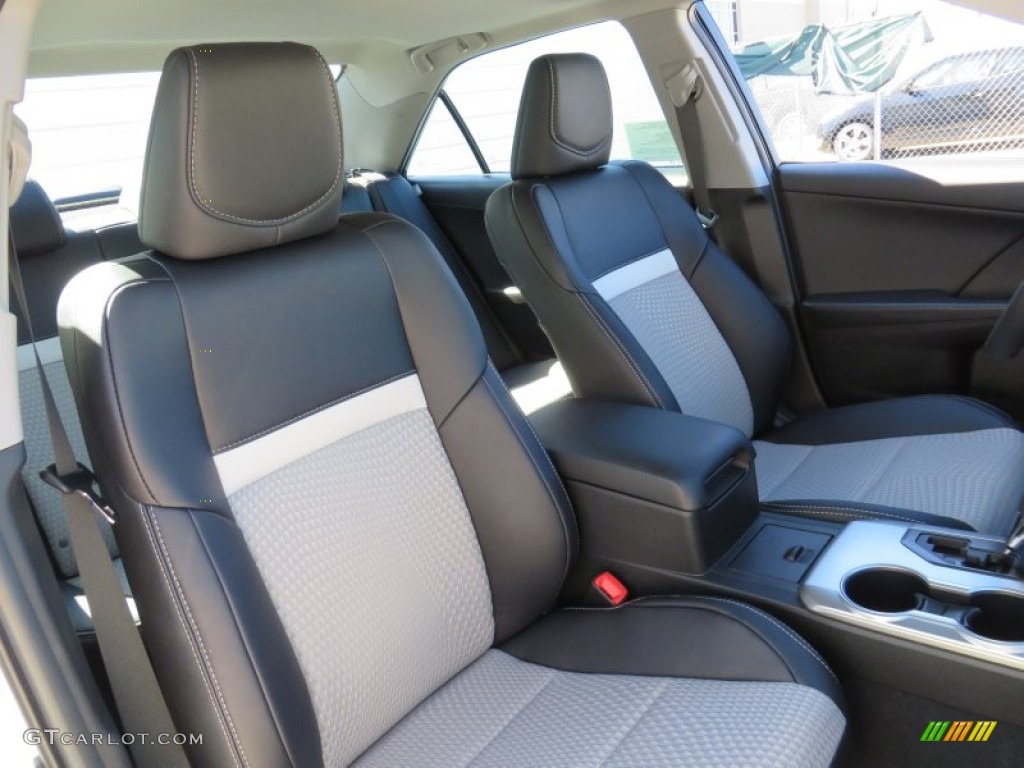 2014 Camry SE - Super White / Black/Ash photo #19