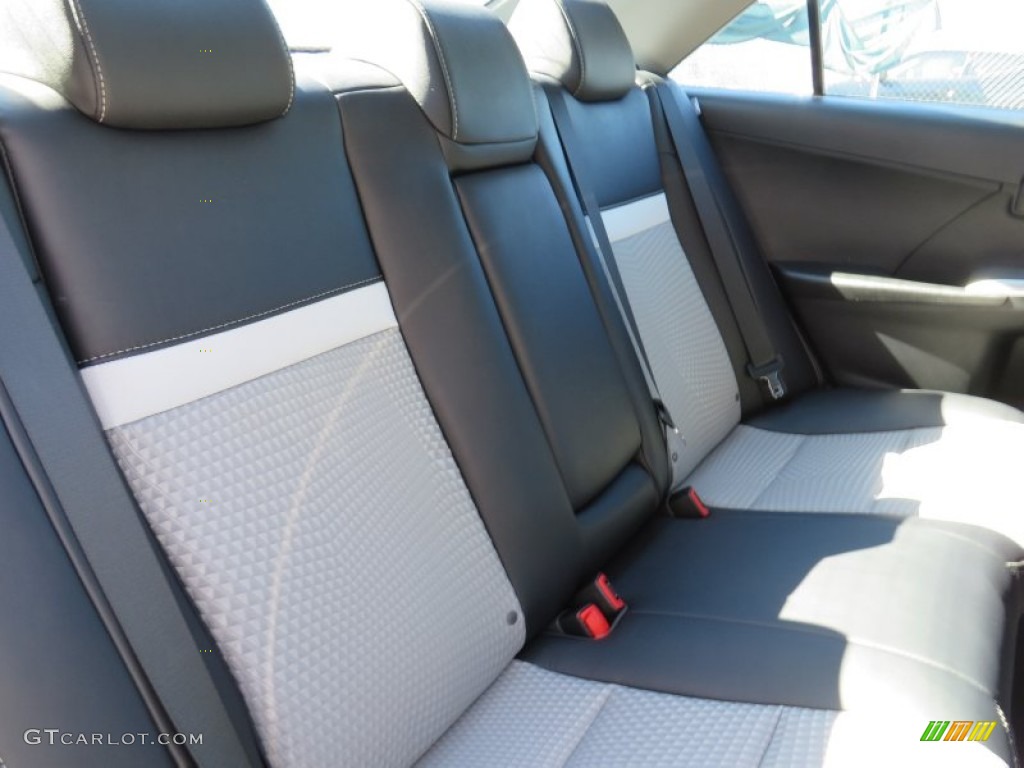 2014 Camry SE - Super White / Black/Ash photo #21