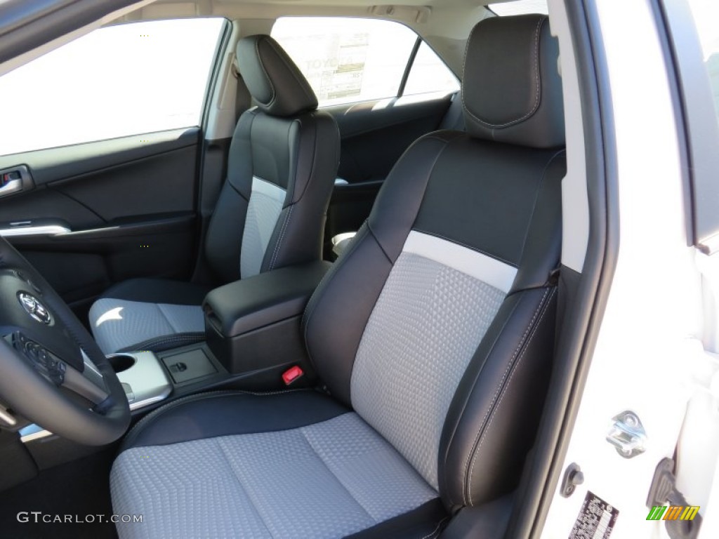 2014 Camry SE - Super White / Black/Ash photo #26