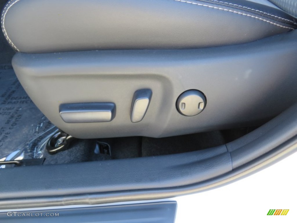 2014 Camry SE - Super White / Black/Ash photo #27
