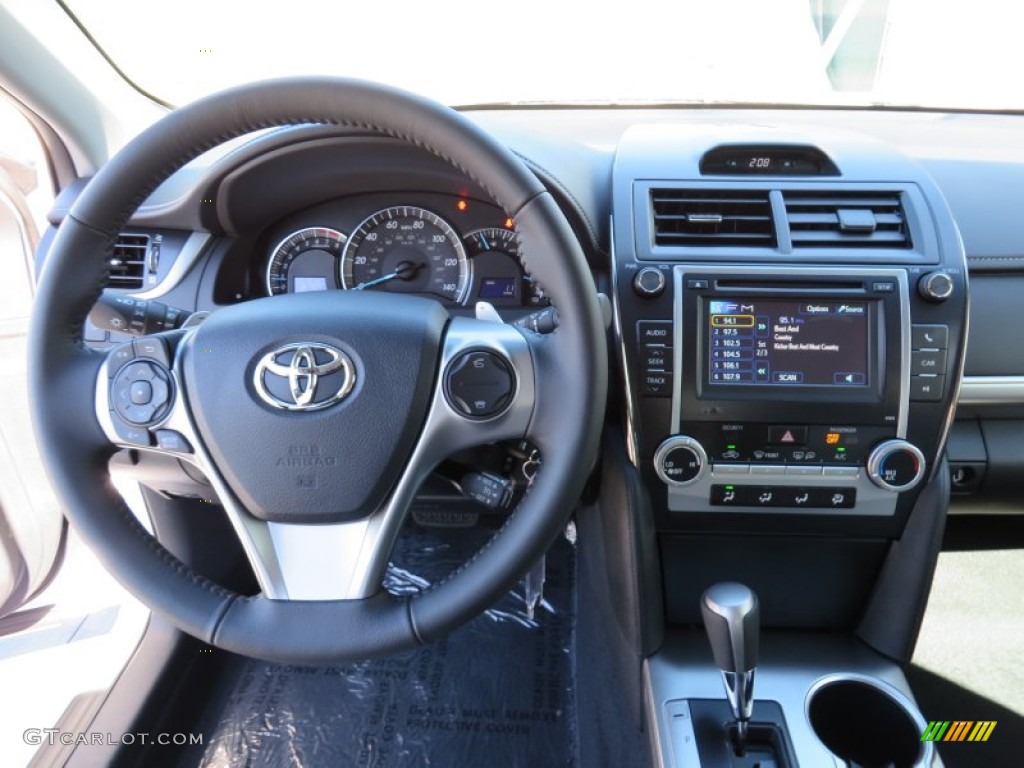 2014 Camry SE - Super White / Black/Ash photo #28