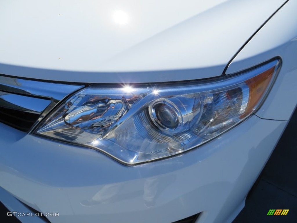 2014 Camry LE - Super White / Ash photo #9
