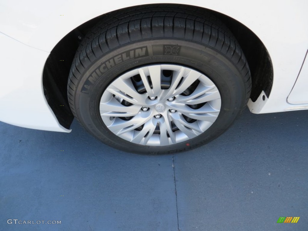 2014 Camry LE - Super White / Ash photo #11
