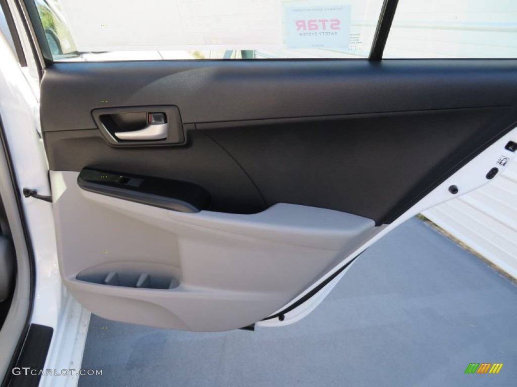 2014 Camry LE - Super White / Ash photo #19