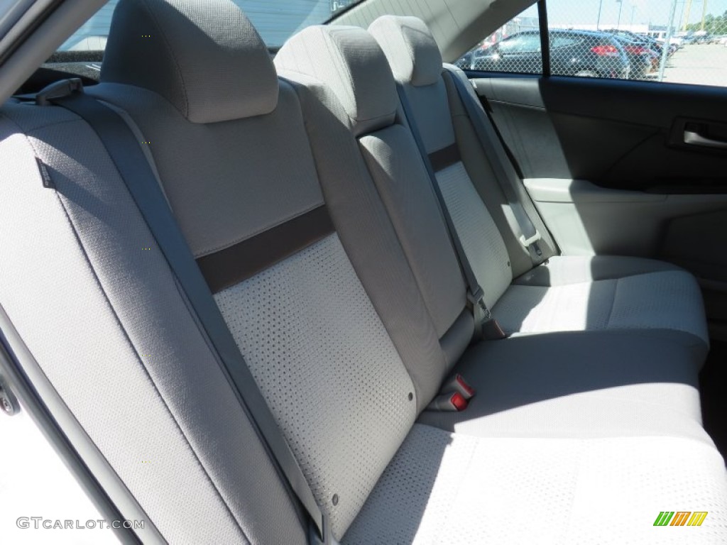 2014 Camry LE - Super White / Ash photo #20