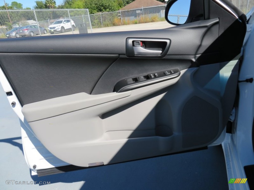 2014 Camry LE - Super White / Ash photo #22