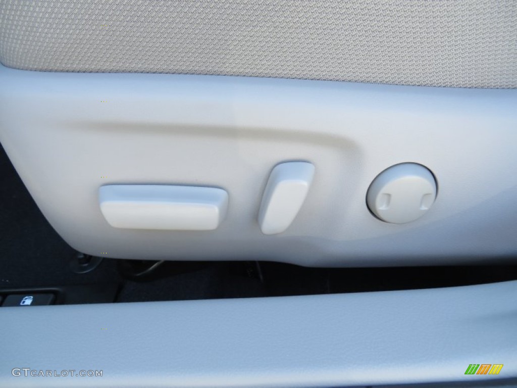 2014 Camry LE - Super White / Ash photo #25